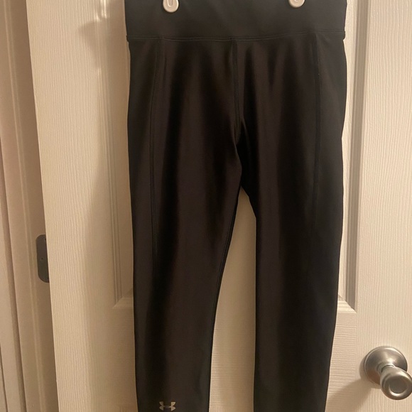 Black under armour capris, excellent condition, small - Picture 3 of 4